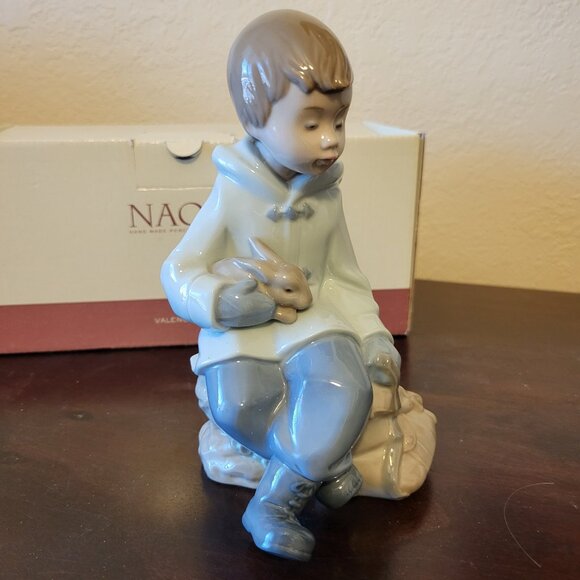 Nao Lladró Porcelain Figurine Boy "Resting on Excursion” #1037 - Picture 8 of 12
